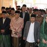 Keakraban Ganjar dan Mahfud MD di Cirebon: Berbincang Sembari Iringi Pengantin