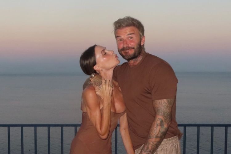 Victoria Beckham Abadikan Kisah Romantisnya dengan David ke Dalam Parfum Terbaru
