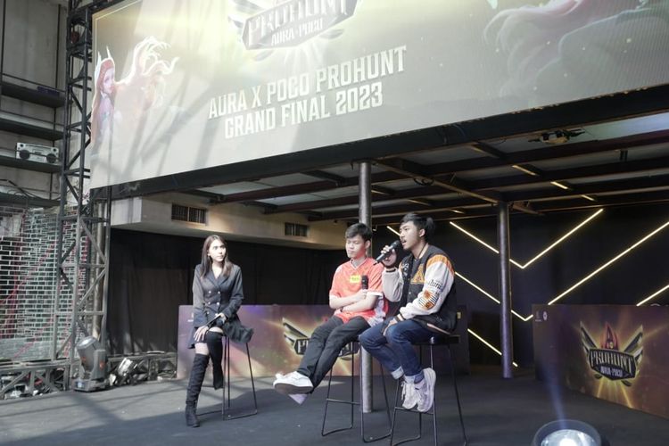 Salah satu pemain AURA Esport, Aran, menceritakan pengalaman dirinya hingga akhirnya bisa bergabung di tim tersebut. Aran menuturkan, kesempatan itu bermula saat dirinya mencoba bermain game Mobile Legend saat duduk di bangku kelas dua sekolah menengah atas (SMA).
