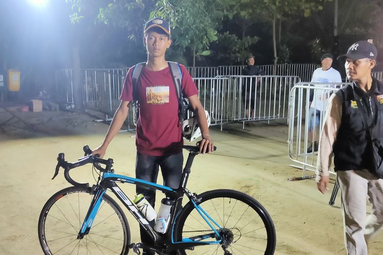 Faris (16), salah satu atlet sepeda yang ikut serta dalam Cycling De Jabar 2022, saat ditemui di Ciletuh, Sukabumi, Jawa Barat, Jumat (26/8/2022).