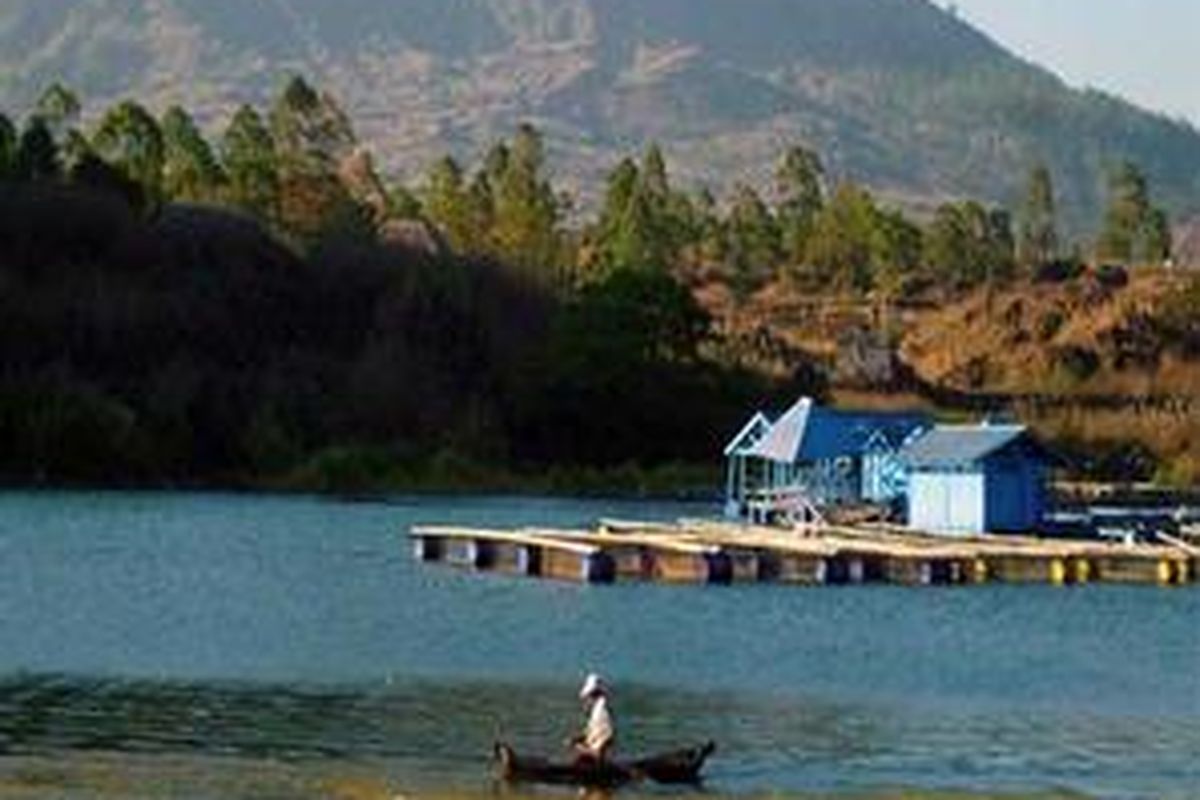 Gunung dan Danau Batur, Kecamatan Kintamani, Kabupaten Bangli, Bali, memiliki pesona keindahan alam luar biasa. Masyarakat setempat mengandalkan anugrah alam menjadi nelayan dan petani. Ikan Nila dari Danau Batur ini terkenal dan memasok pasar tradisional maupun resto modern seperti Denpasar dan Badung.