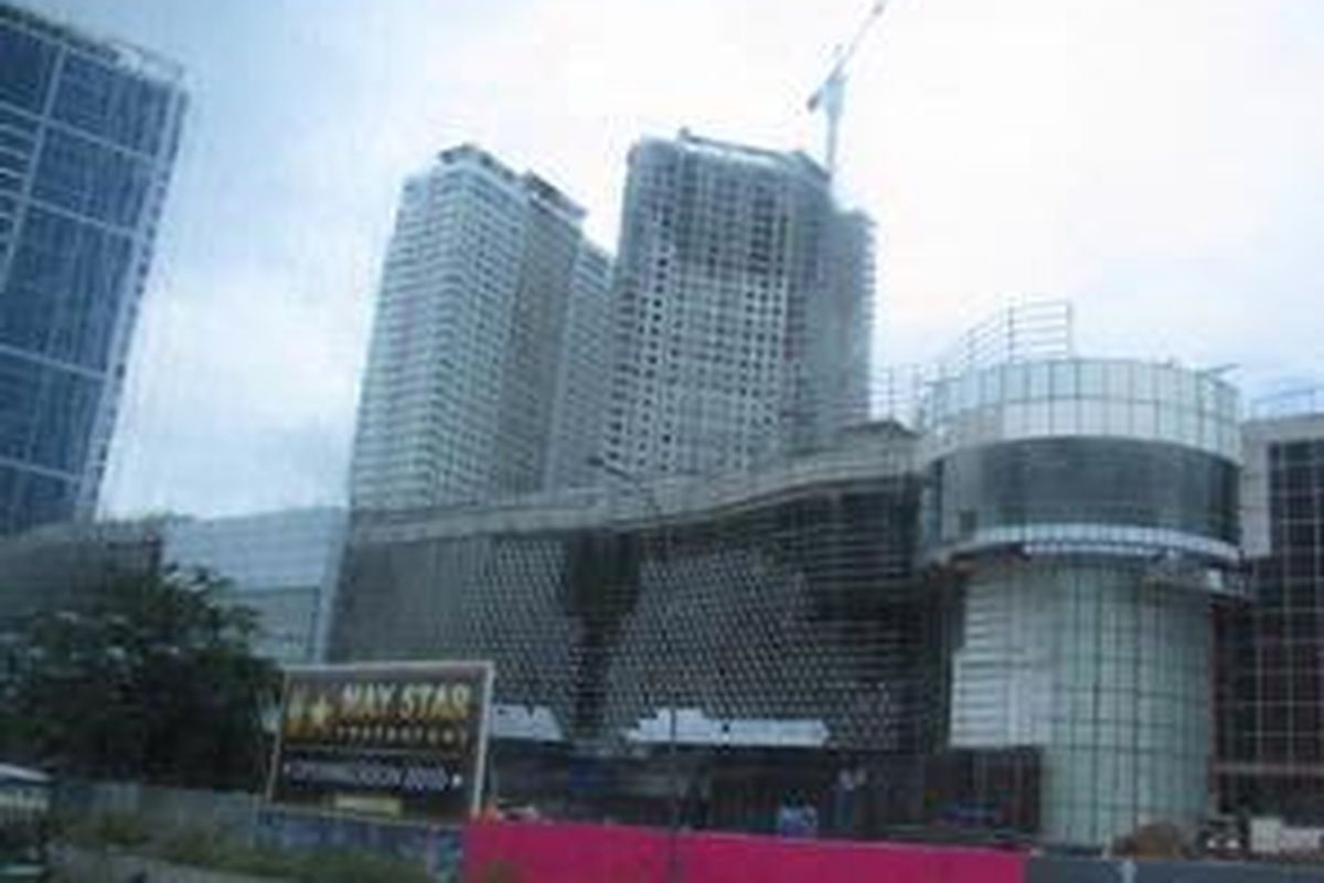 Pusat perbelanjaan Gandaria City di Jakarta Selatan, pertengahan April 2010. Mal milik Grup Pakuwon ini akan beroperasi 2 Juli 2010