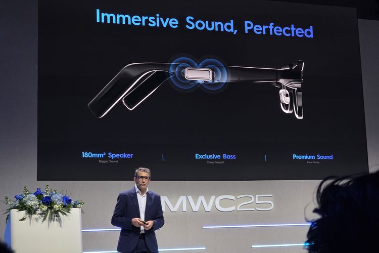 Tecno AI Glasses Pro juga punya speaker ultra-linear dengan spatial sound, tapi lebih menonjolkan fitur AI dibandingkan pengalaman audio.