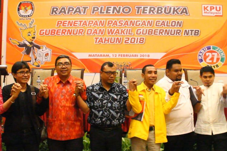 Empat tim pemenangan paslon yang akan melaksanakan pilkada serentak menerima dokumen resmi penetapan paslon. Mereka siap menjalankan seluruh tahapan pilkada serentak.