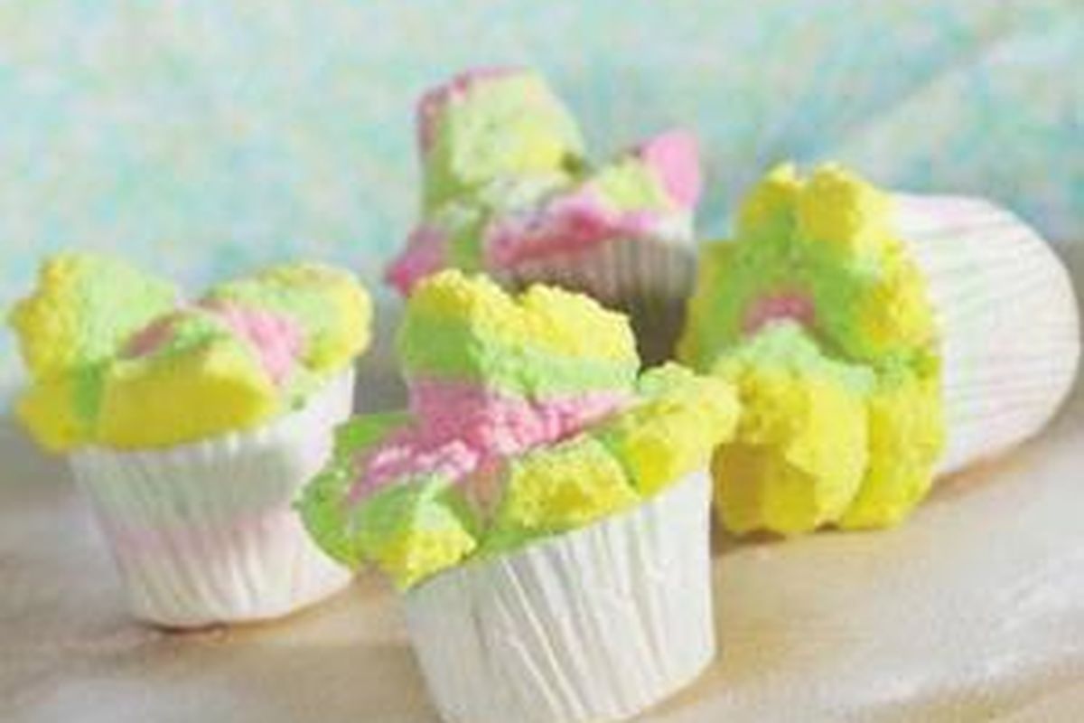 Perhatikan teknik mengaduk tepung dan telur agar bolu tidak bantat