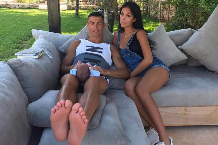 Cristiano Ronaldo dan kekasihnya, Georgina Rodriguez.