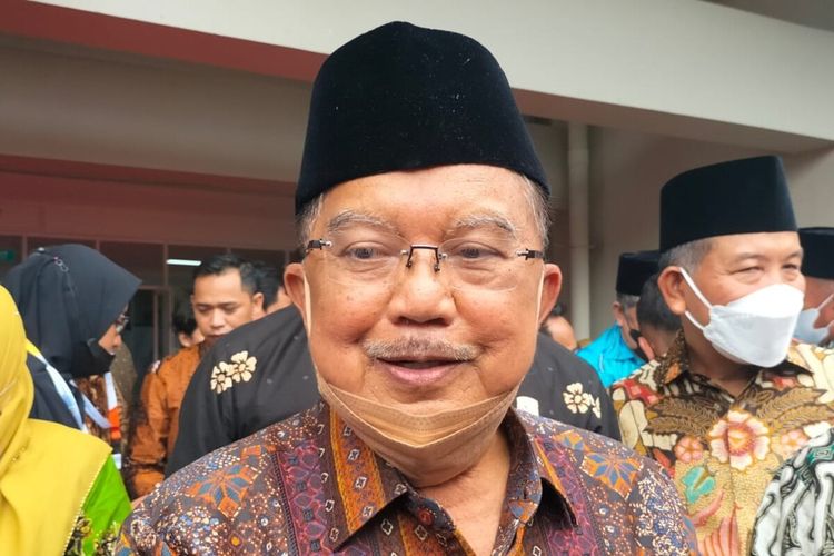 Wakil Presiden ke-10 dan ke-12 RI Jusuf Kalla hadiri pembukaan Muktamar ke-48 Muhammadiyah dan Aisyiyah di Stadion Manahan Solo, Sabtu (19/11/2022).