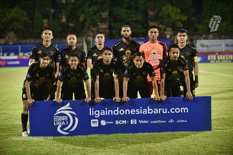 Skuad Persebaya Surabaya pada pekan 23 Liga 1 2021-2022 saat melawan Persipura Jayapura di Stadion I Gusti Ngurah Rai Denpasar, Minggu (6/2/2022) malam.
