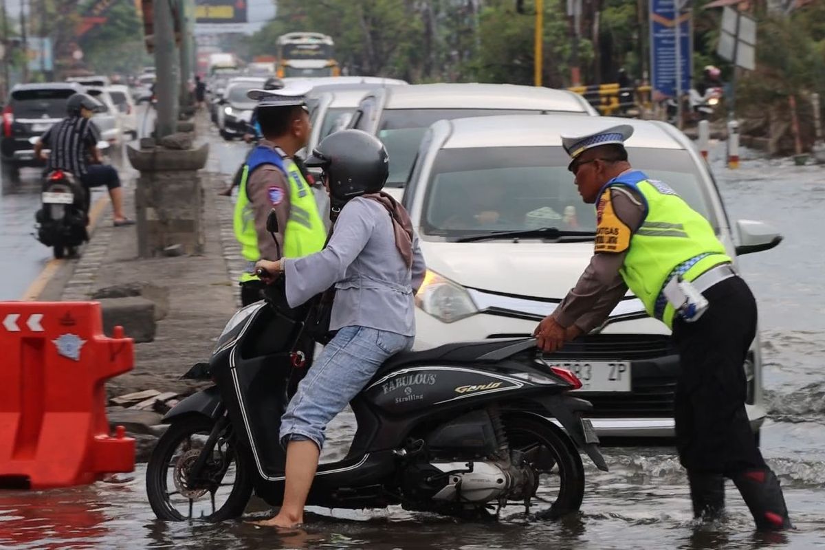 Banjir Rob Ancam Pantura Jateng Siang Nanti, Warga Diminta Gunakan Jalur Alternatif Ini