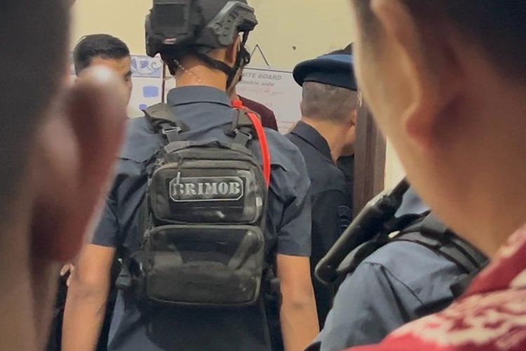 Pelaku dan Dua Anggota Polisi Terluka Saat Penggerebekan Rumah Pembakar Warung Mi Babi di Sukoharjo