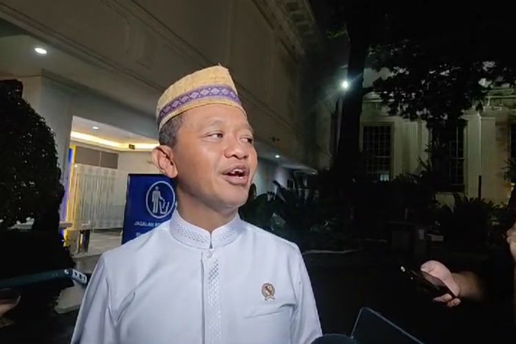 Menteri Investasi Bahlil lahadalia usai buka puasa bersama saat ditemui di Kompleks Istana Kepresidenan, Jakarta Pusat, Kamis (28/3/2024). 