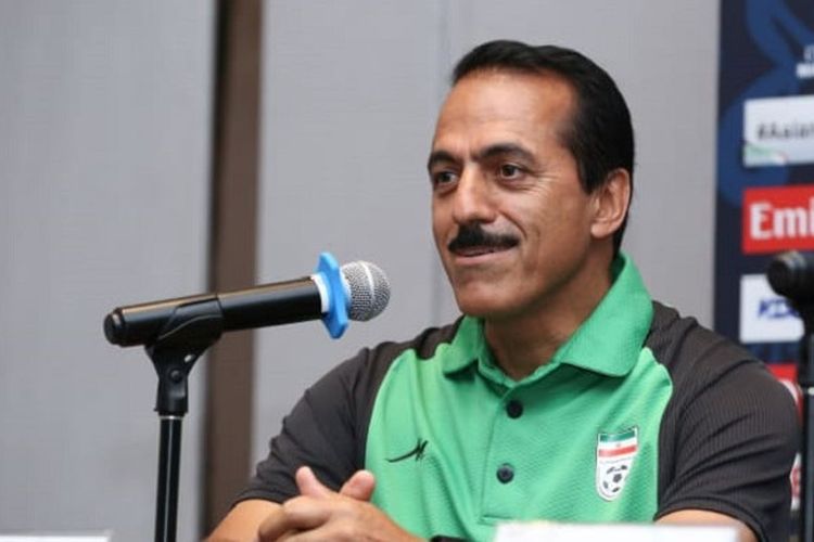 Pelatih timnas U-16 Iran, Abbas Chamanian saat melakukan jumpa pers sebelum gelaran Piala Asia U-16 2018 di Kuala Lumpur, Malaysia.