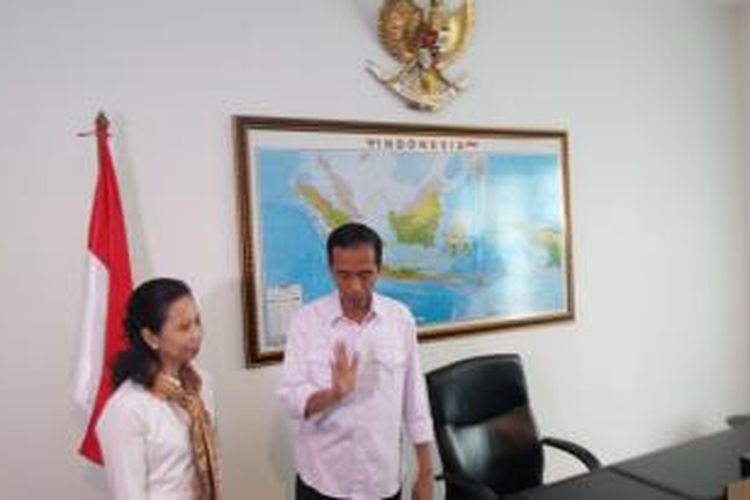 Presiden terpilih periode 2014-2019 Joko Widodo dan Rini Soemarno saat memperkenalkan Kantor Transisi Jokowi-JK di Jalan Situbondo 10, Menteng, Jakarta Pusat, Senin (4/8/2014).