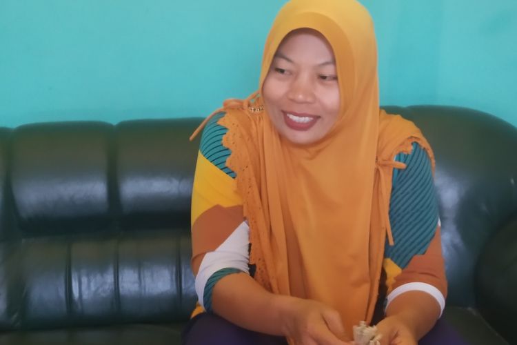 Nuril saat ditemui kompas.com di rumah orang tuanya, di Desa Puyung, Lombok Tengah