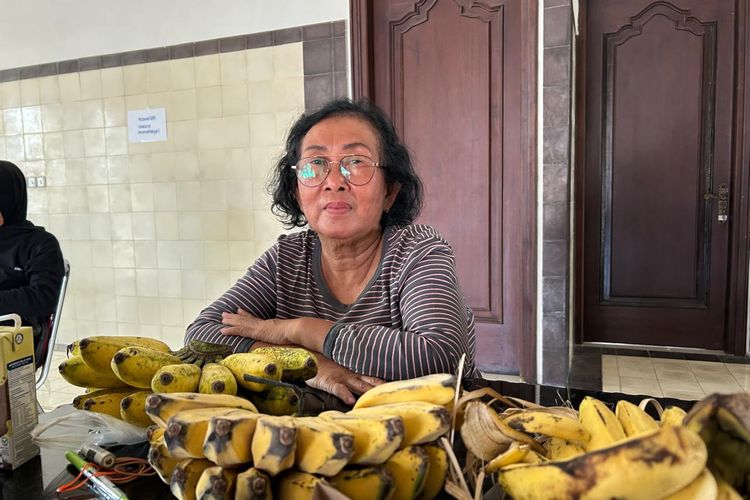 Cerita Endang Sukmawati, Korban Kebakaran Aspol Panularan Solo: 35 Tahun Menghuni, Kini Hanya Tersisa Baju di Badan