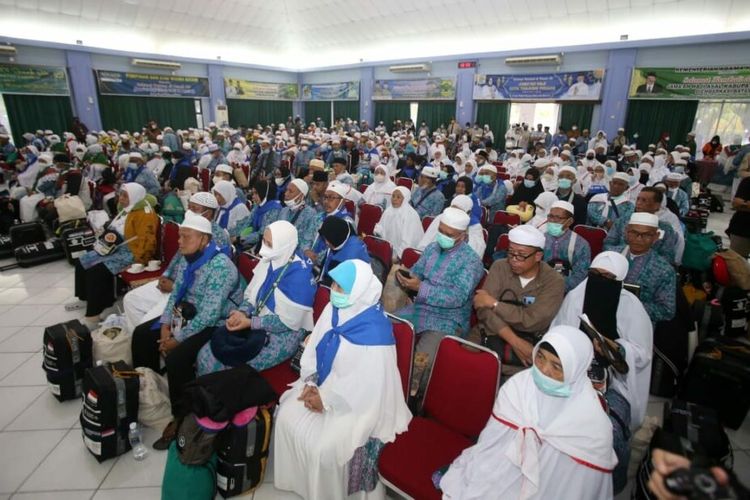 Kementerian Agama (Kemenag) Kepulauan Riau (Kepri) akhirnya resmi menetapkan Biaya Perjalanan Ibadah Haji (BIPIH) 2023 embarkasi Batam naik harga menjadi Rp47.429.308,26 dari sebelumnya Rp38 juta.