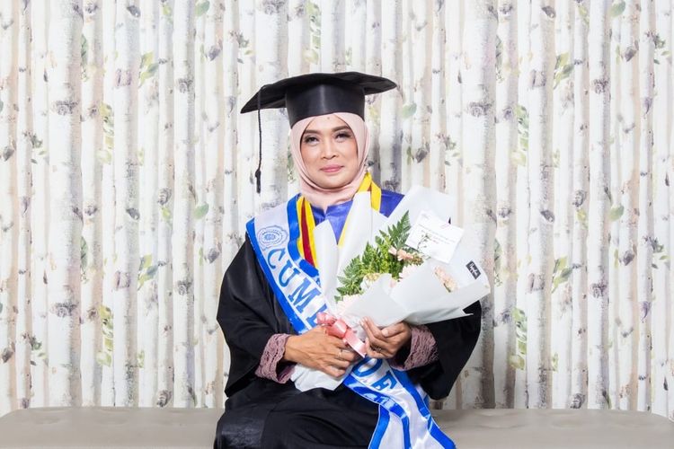 Ari Driyaningsih, alumni Magister Pendidikan Bahasa dan Sastra Indonesia (PBSI) Universitas Muhammadiyah Purwokerto (UMP), Banyumas, Jawa Tengah yang dilantik sebagai Kepala Sekolah Republik Indonesia Tokyo (SRIT) Jepang tahun jabatan 2022-2024.