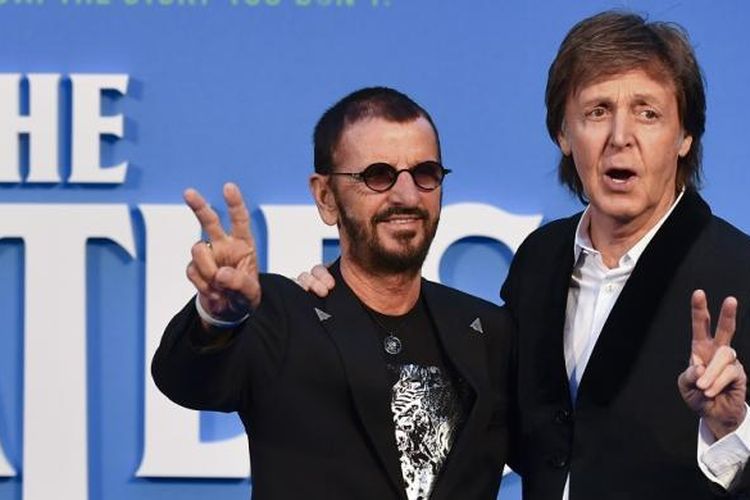 Dua mantan personel The Beatles, Paul McCartney (kanan) dan Ringo Starr, menghadiri pemutaran perdana film The Beatles Eight Days a Week: The Touring Years di London, Inggris, pada Kamis (15/9/2016).