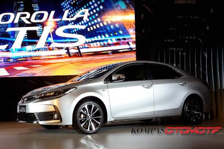 Toyota Corolla Altis transmisi manual hanya ada di Indonesia.