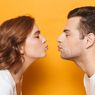 10 Manfaat Ciuman Bibir untuk Kesehatan yang Sayang untuk Dilewatkan