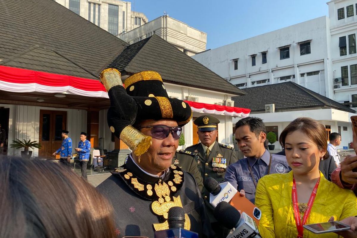 Menteri Koordinator Bidang Politik, Hukum, dan Keamanan (Menko Polhukam) Mahfud MD usai acara peringatan HUT ke-78 RI di Kemenko Polhukam, Jakarta, Kamis (17/8/2023).