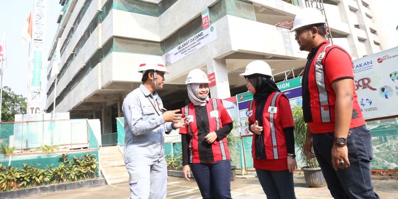 Direktur Pemasaran & Pengembangan Properti Adhi Persada Properti Wahyuni Sutantri, usai melakukan topping off The Padmayana di Jakarta, Sabtu (21/12/2019).