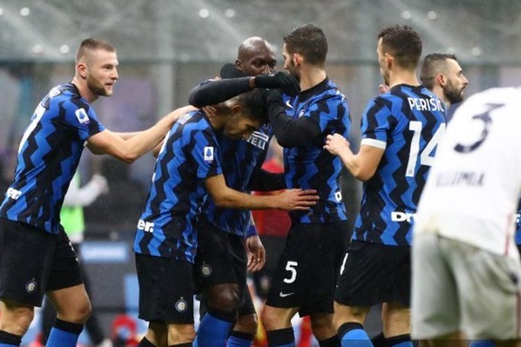 Para pemain Inter Milan merayakan gol Romelu Lukaku ke gawang Bologna pada laga lanjutan pekan ke-10 Liga Italia 2020-2021 di Stadion Giuseppe Meazza, Sabtu (5/12/2020) atau Minggu dini hari WIB. 