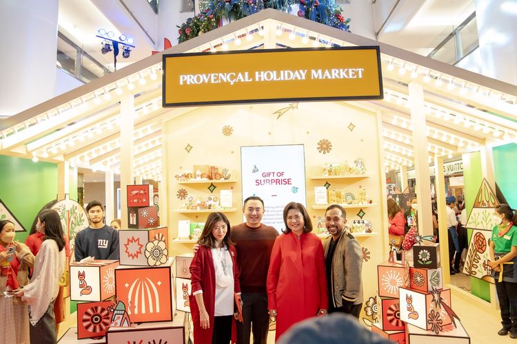 Provencal Holiday Market dari L?Occitane, yang berlokasi di Main Atrium Plaza Indonesia.