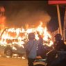 Demo Mahasiswa di Makassar Ricuh, Angkot Dibakar