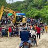Tancap Gas Saat Lewati Titik Longsor, Sebuah Truk Terbalik di Jalan Trans-Timor