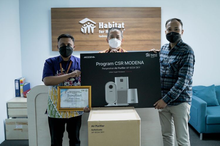 Modena bersama Habitat for Humanity Indonesia memberikan air purifier di beberapa rumah sakit 