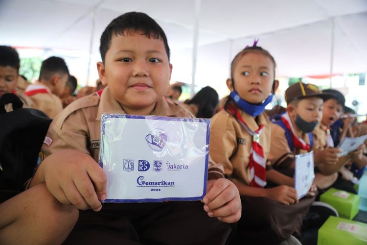 Sebanyak 500 siswa Sekolah Dasar Negeri (SDN) 01, 03, dan 07 Kebon Bawang, Tanjung Priok, Jakarta Utara, mengikuti kampanye Gerakan Memasyarakatkan (Gemar) Makan Ikan pada Rabu (7/9/2022).