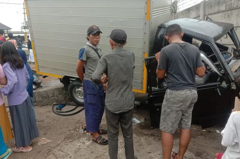 Terobos Pelintasan, Sopir Mobil Boks Tertabrak KA Bandara di Cengkareng