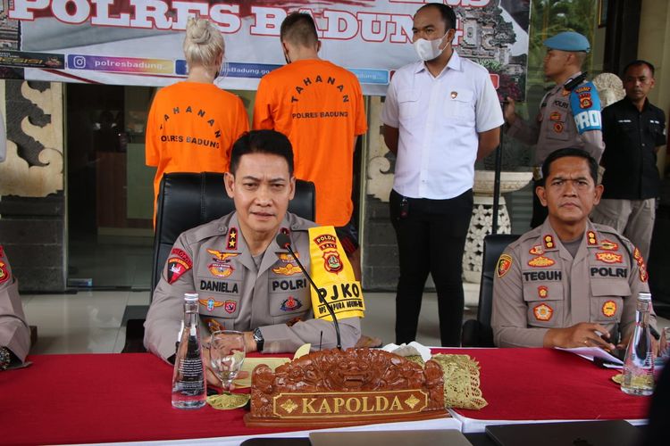 Kapolda Bali Irjen Pol Daniel Adityajaya saat memimpin rilis pengungkapan kasus prostitusi jaringan internasional di Polres Badung, Bali, pada Senin (13/1/2025). /Dok. Humas Polda Bali
