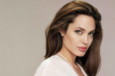 Konten Manipulasi Mengeklaim Angelina Jolie Diamputasi