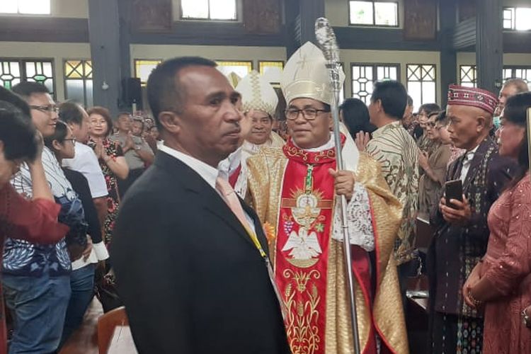 Mgr Siprianus ditahbiskan menjadi Uskup Ruteng di Gereja Katedral Ruteng, Kamis, (19/3/2020).