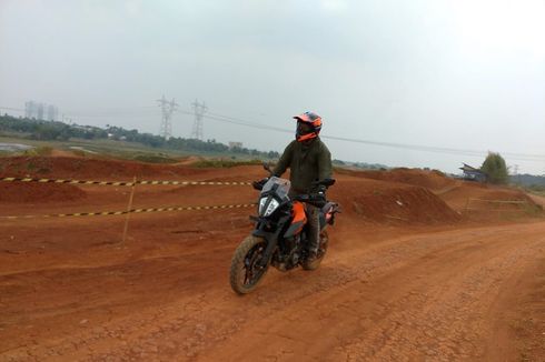 Komparasi Royal Enfield Himalayan Vs KTM 390 Adventure