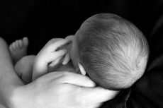 5 Tips Aman dan Nyaman Mengajak Bayi Bepergian