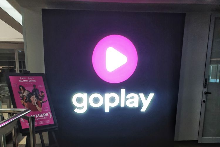 Logo GoPlay di kantor GoJek Indonesia