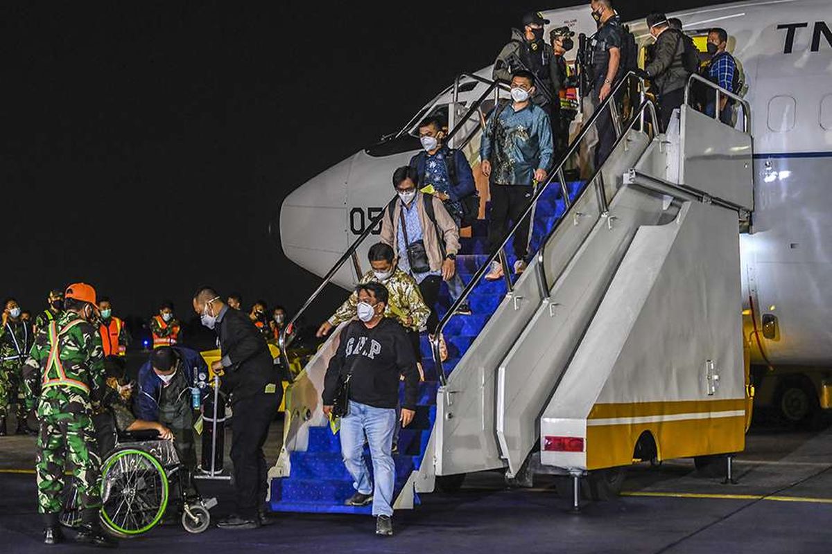 Some Indonesian nationals get off a military plane in Halim Perdanakusuma Air Base on Saturday, August 21, 2021 after being evacuated from Afghanistan. 