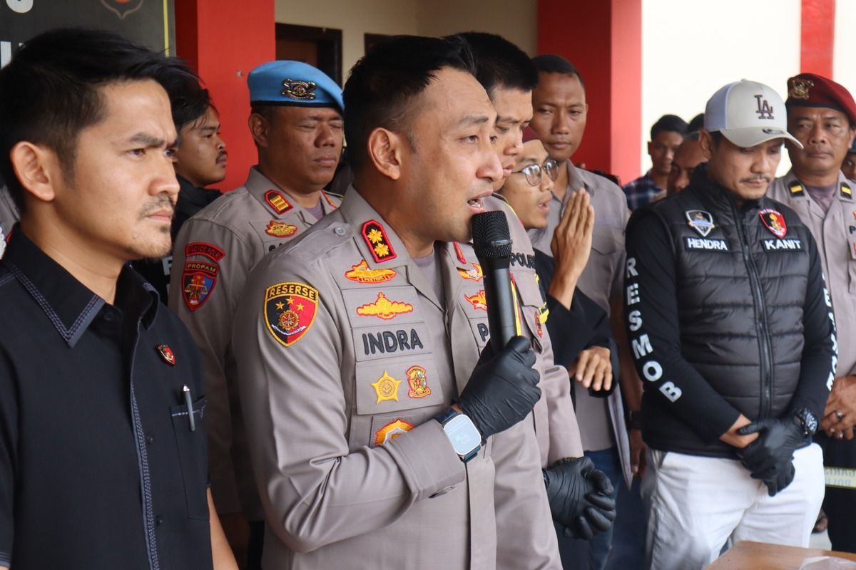 Kapolres Majalengka AKBP Indra Novianto bersama jajaran Reskrim, menangkap pembunuh seorang rentenir di Majalengka, Jabar, Selasa (30/1/2024).
