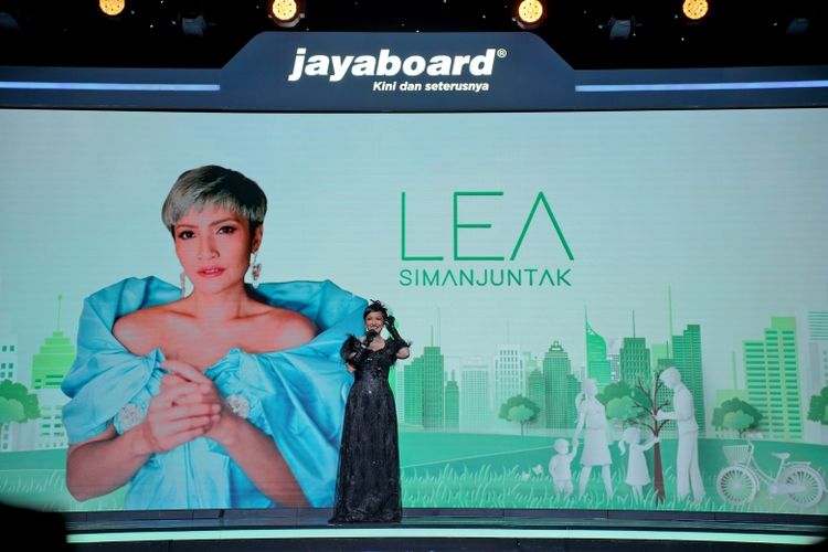 Perayaan HUT Jayaboard semakin meriah dengan penampilan penyanyi Lea Simanjuntak.