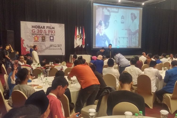 Nobar film G30S/PKI yang digelar PAN, Gerindra, PKS di Surabaya.