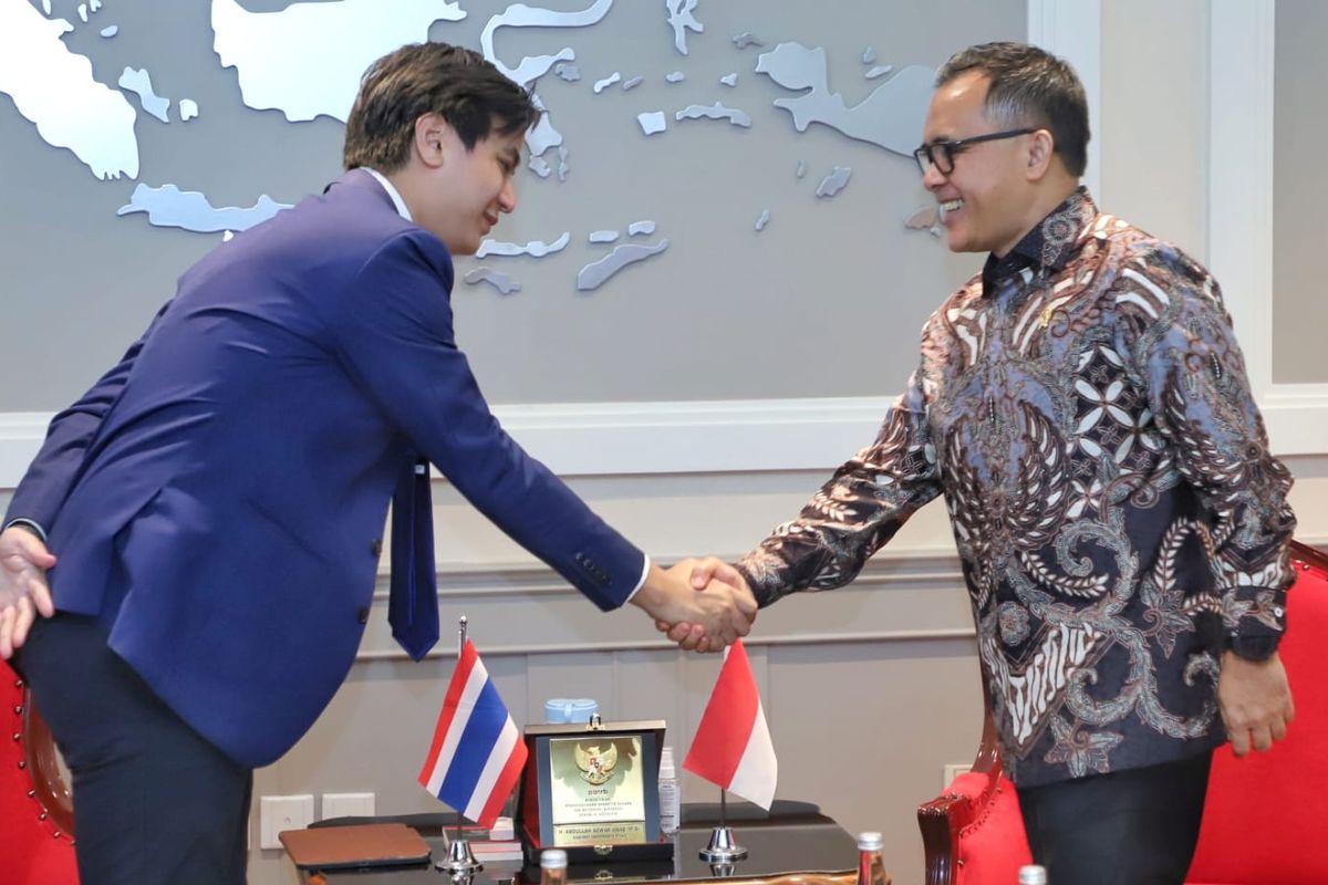 Menpan-RB Abdullah Azwar Anas bertemu Ketua Komite Tetap Pembangunan Politik, Komunikasi Massa, dan Partisipasi Masyarakat Dewan Perwakilan Rakyat Kerajaan Thailand Parit Wacharasindhu 