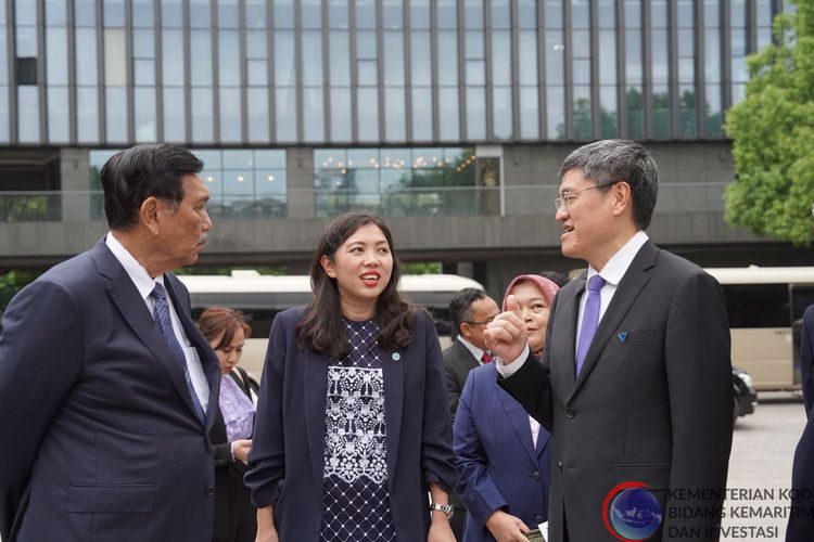 Menko Bidang Kemaritiman dan Investasi, Luhut B. Pandjaitan melakukan pertemuan dengan petinggi di Universitas Zheijang, Beijing, Senin (22/5/2023).