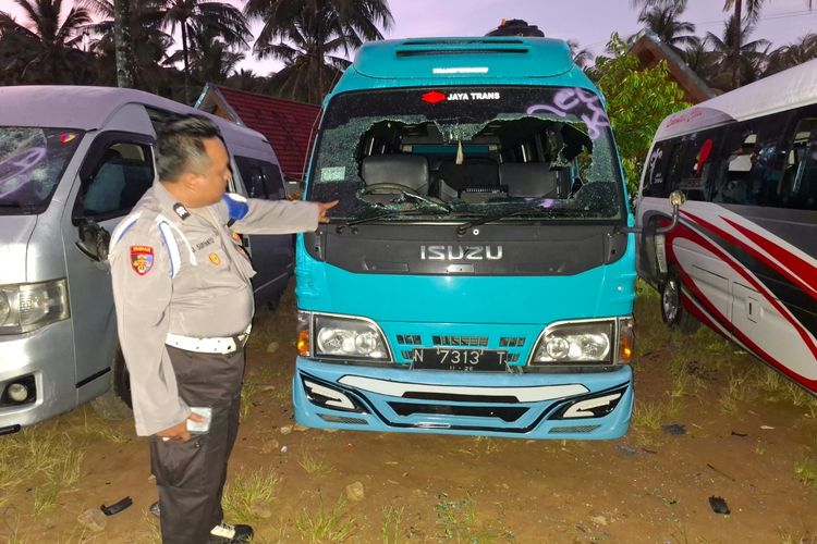 Perusakan 6 Kendaraan Plat L di Pantai Wediawu Malang, Polda Jatim: Masih Diselidiki