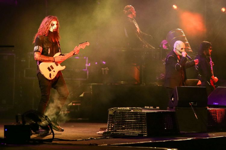 Grup band metal Slipknot akhirnya tampil di panggung Hammersonic 2023 di Pantai Carnaval Ancol, Jakarta Utara,  Minggu (19/3/2023). Disasterpiece, Wait and Bleed, dan All Out Life menjadi tiga lagu pembuka Slipknot di Hammersonic 2023.