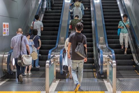 Kota di Jepang Ini Larang Orang-orang Berjalan di Eskalator