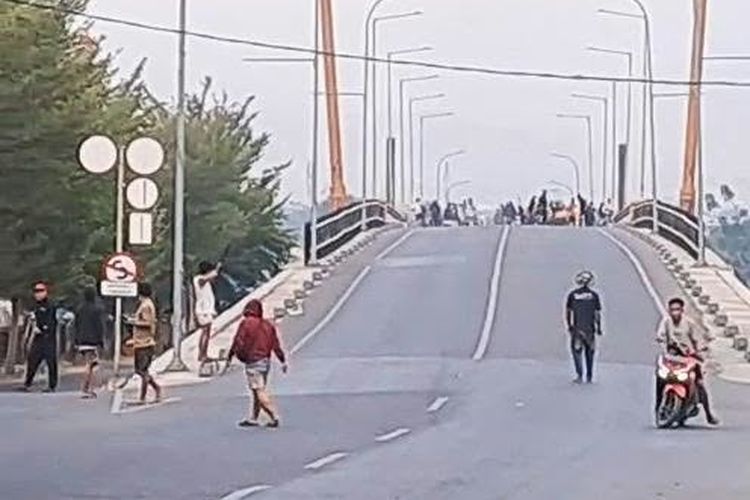 Tawuran Antarwarga Pecah di Jembatan Lalove Palu: 1 Orang Tewas, 440 Personel Disiagakan
