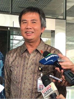 Deputi Protokol, Pers, Media dan Informasi Sekretariat Presiden Bey Machmudin dan Direktur Gratifikasi KPK Giri Suprapdiono.